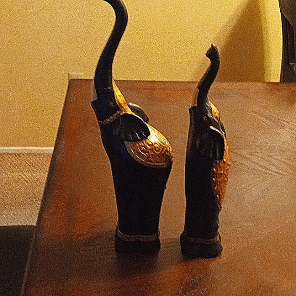 2 Elephants  Ceramic